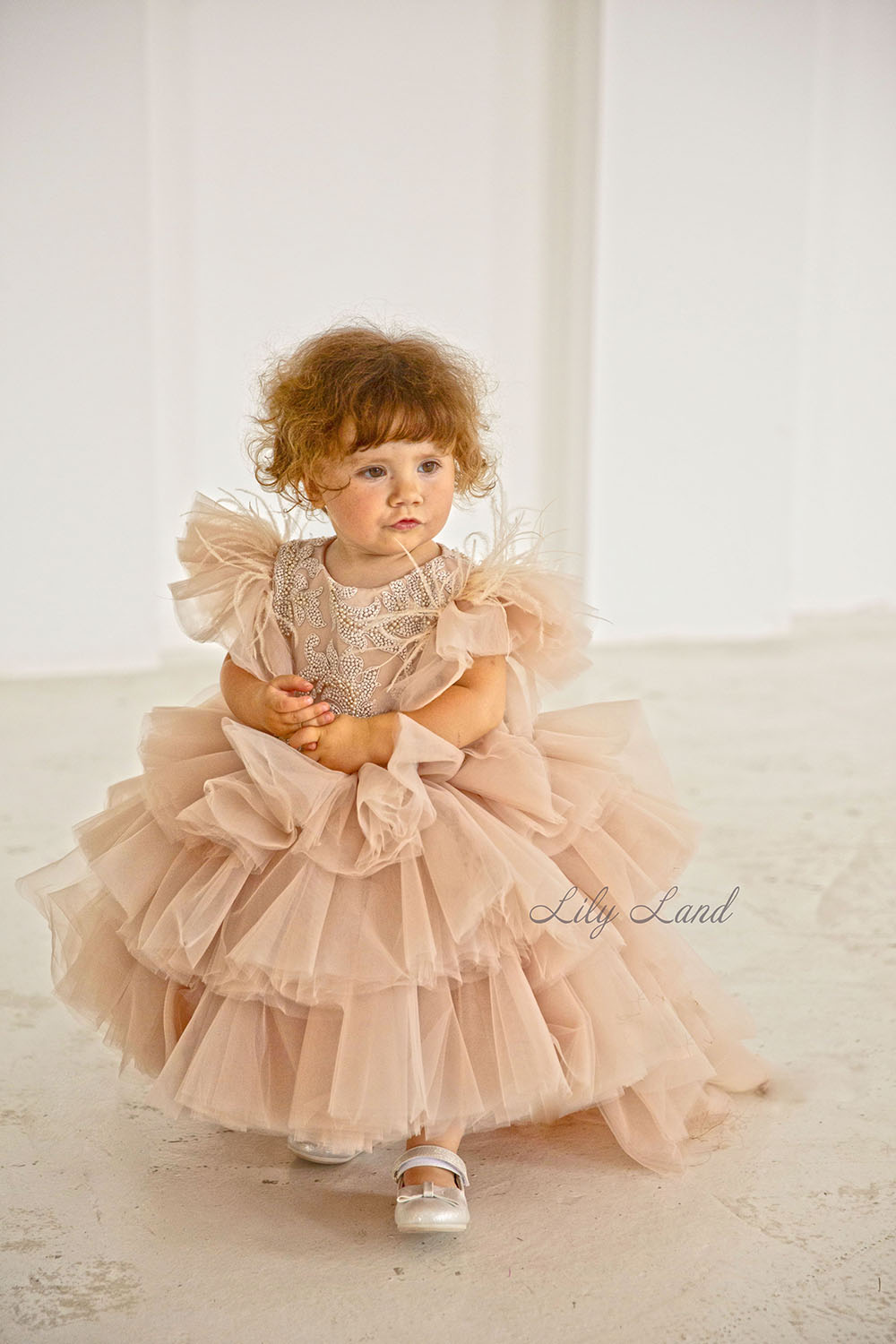 Kelly Girl Dress In Beige With Train