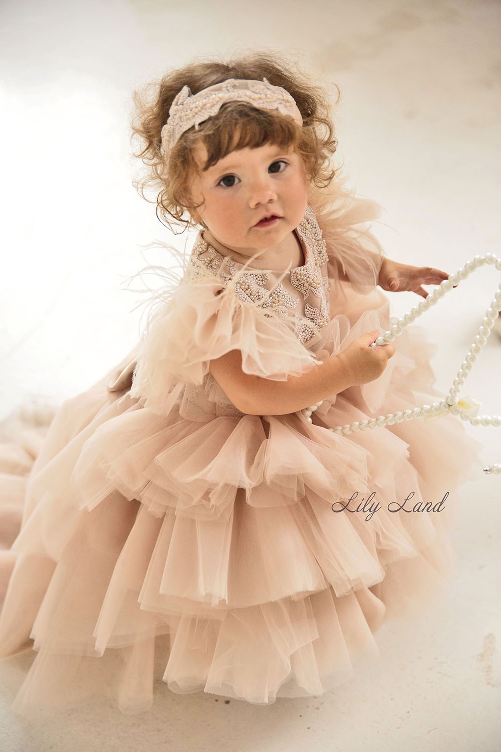 Kelly Girl Dress In Beige With Train