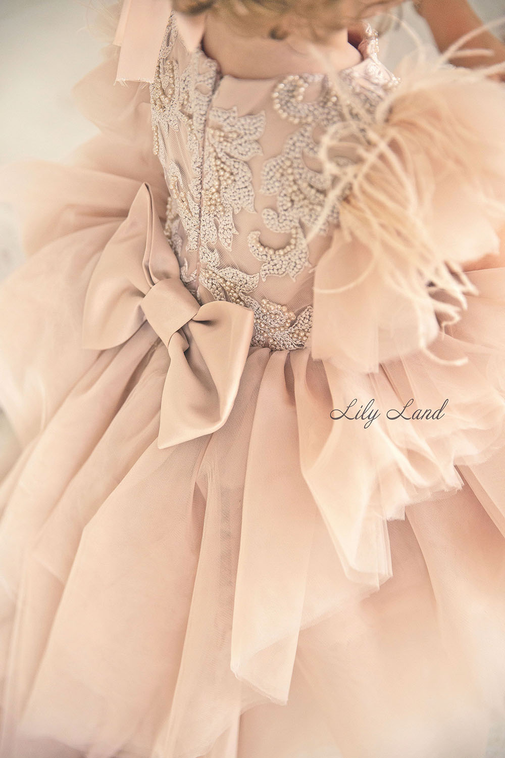 Kelly Girl Dress In Beige With Train