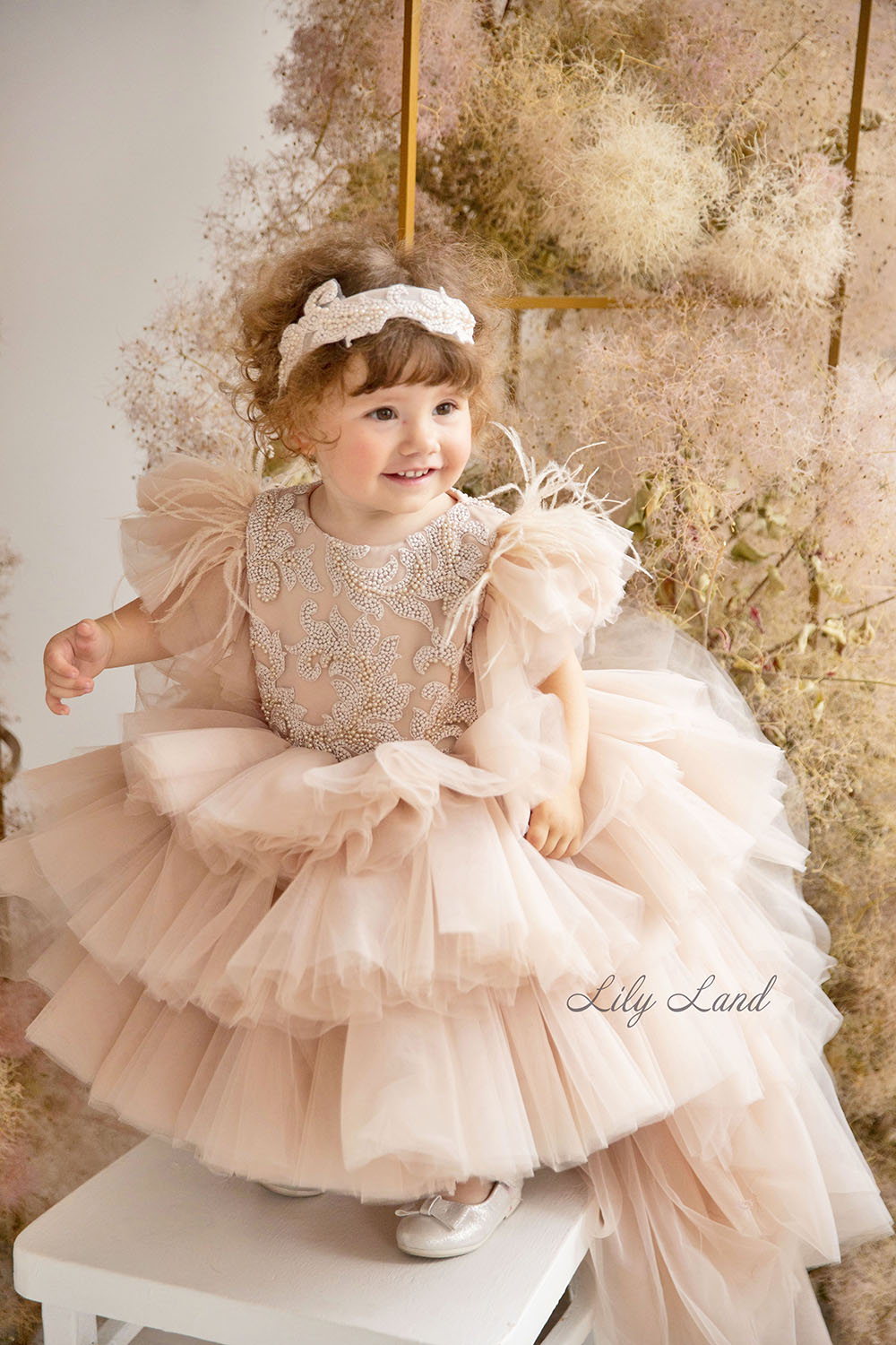 Kelly Girl Dress In Beige With Train