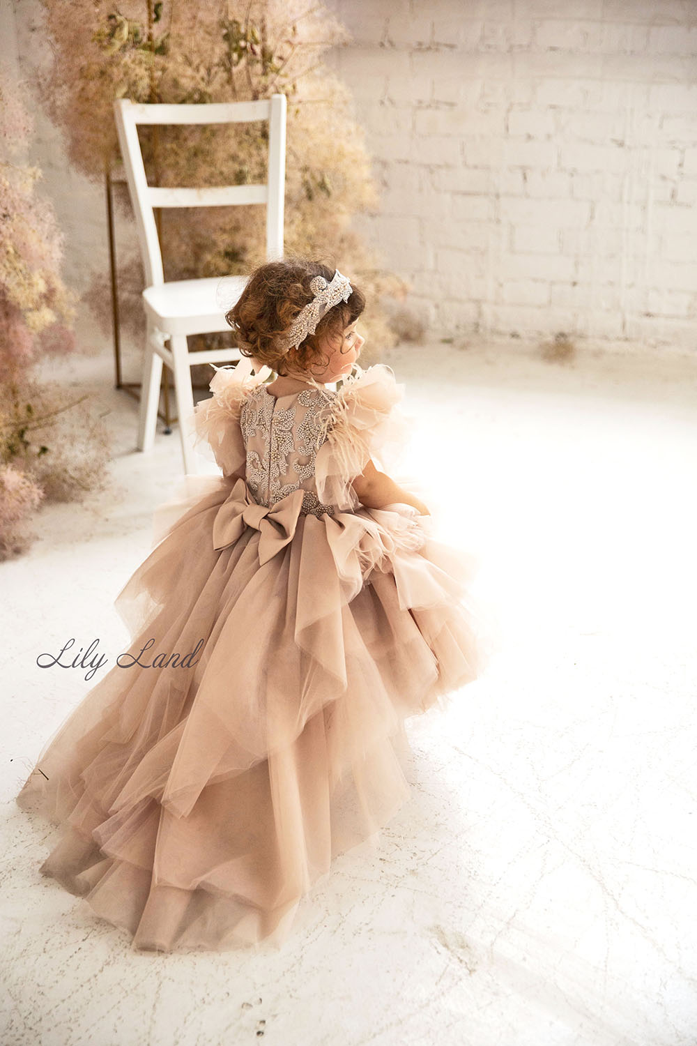 Kelly Girl Dress In Beige With Train
