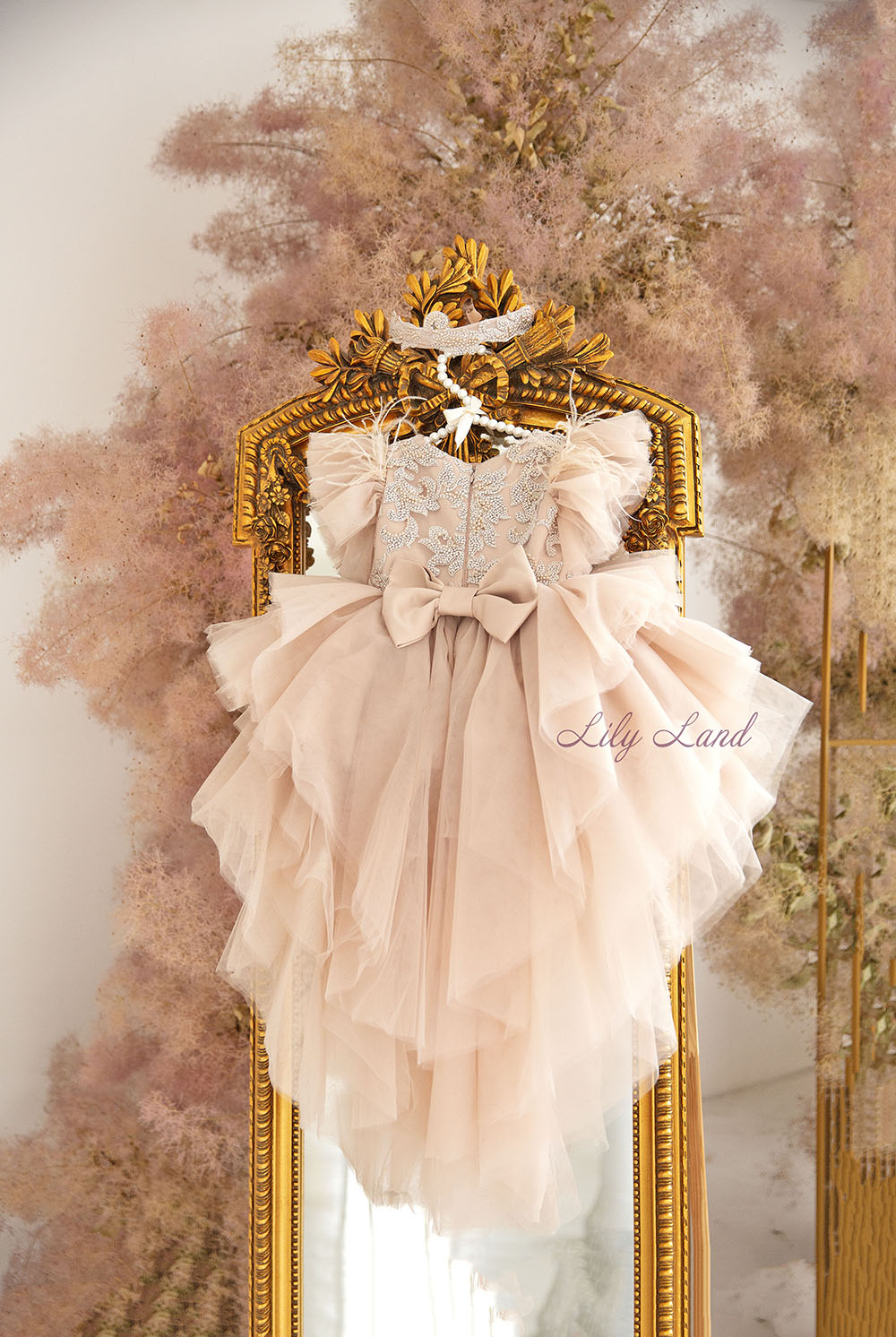 Kelly Girl Dress In Beige With Train