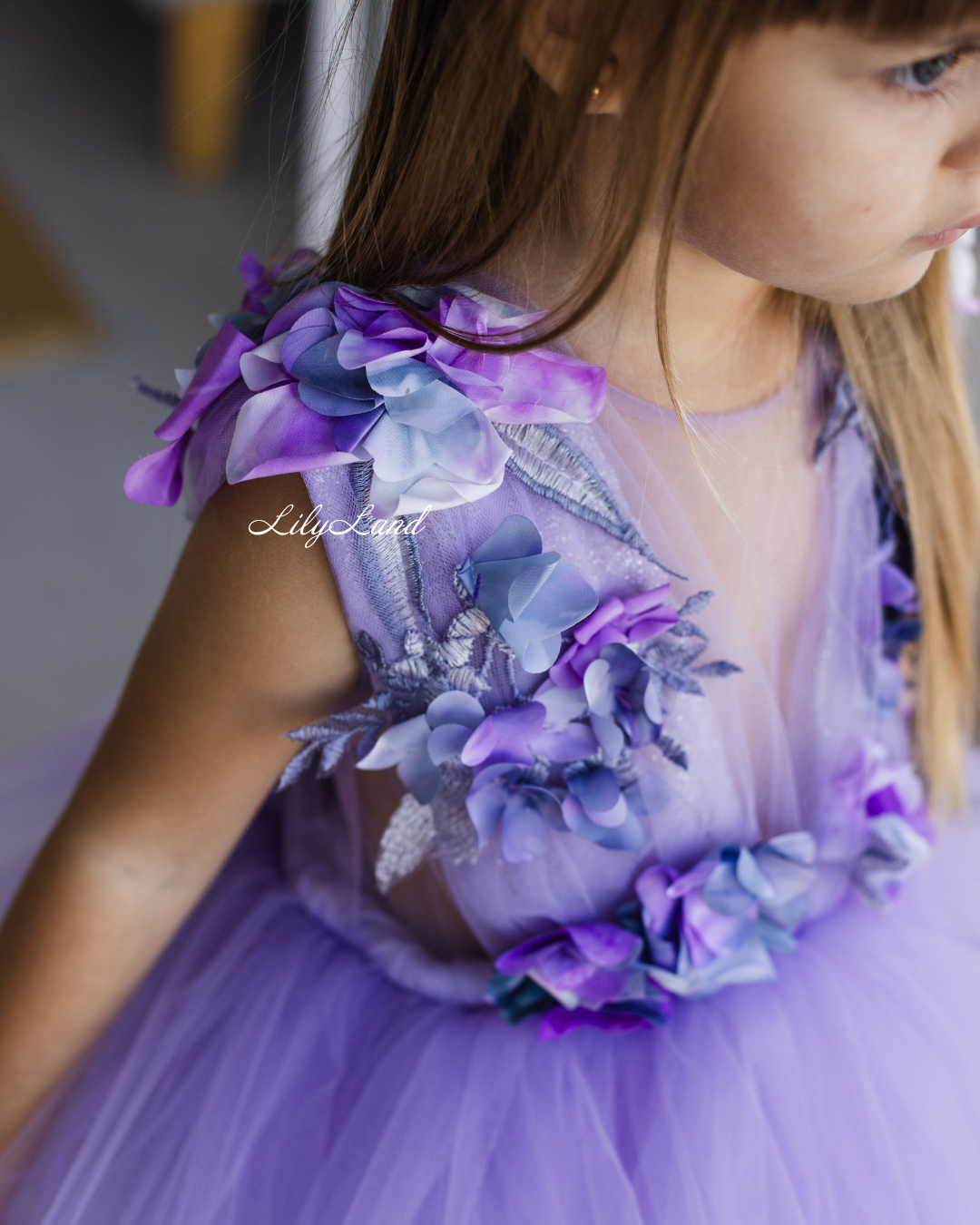 Vestido Hawaii Lavanda para Niña con Encaje de Flores