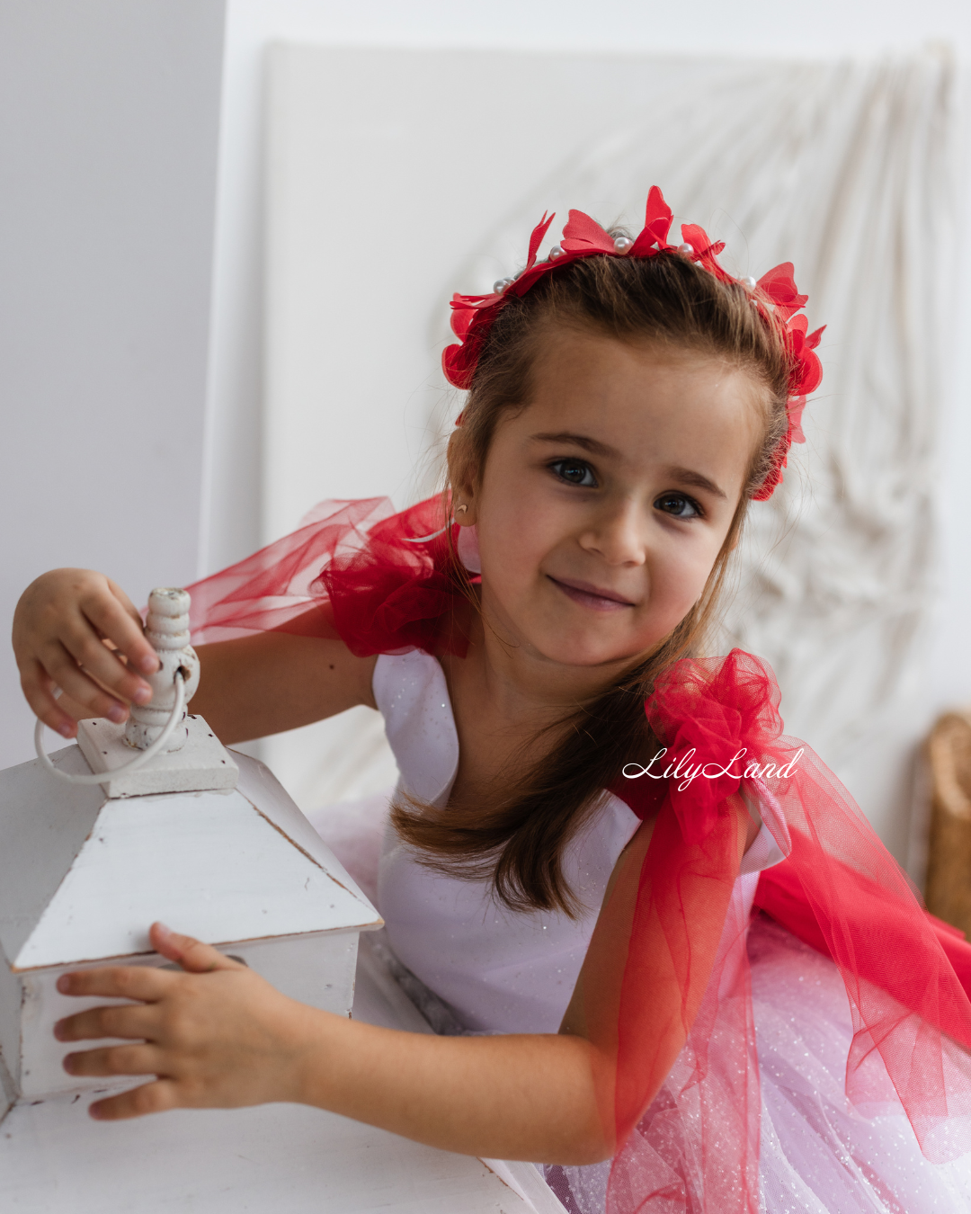 Judy Sparkling Tulle Sleeveless Girl Dress in White Red Ombre