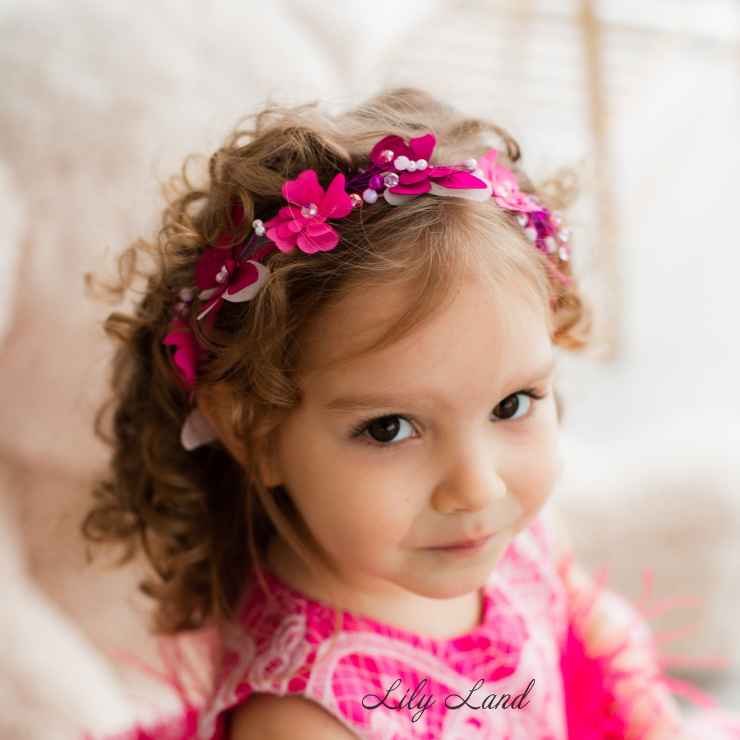 Diadema Niña con Flores y Mariposas en Color Fucsia