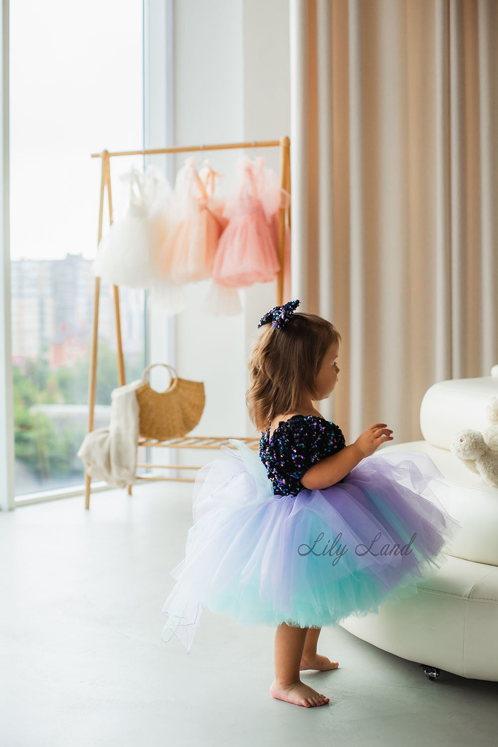 Vestido de niña Carmella con top de lentejuelas negro y falda hinchada degradada