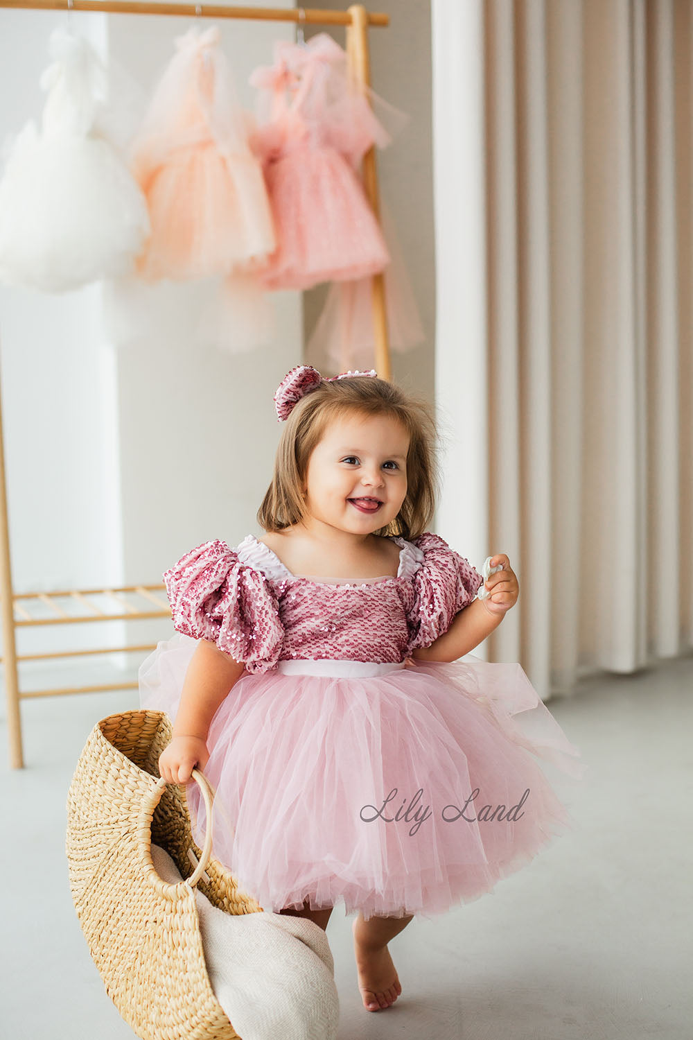 Vestido de niña Carmella con top de lentejuelas negro y falda hinchada degradada