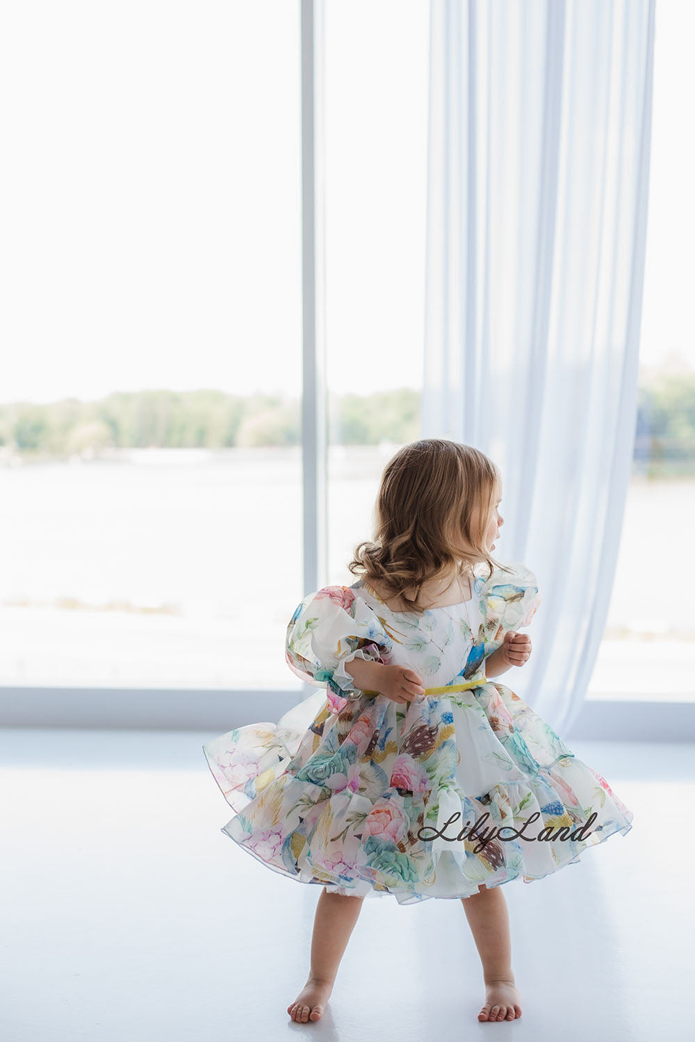 Vestido Niña Abullonado Marseille en Color Blanco con Estampado de Flores y Pájaros 